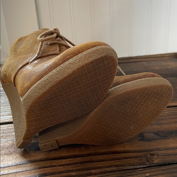 New Enzo Angiolini Eaflory Distressed Leather Wedge Ankle Boots - Picture 7 of 7